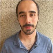 Graduado en piano (jazz y música moderna) y máster en pedagogía musical ofrece clases de piano